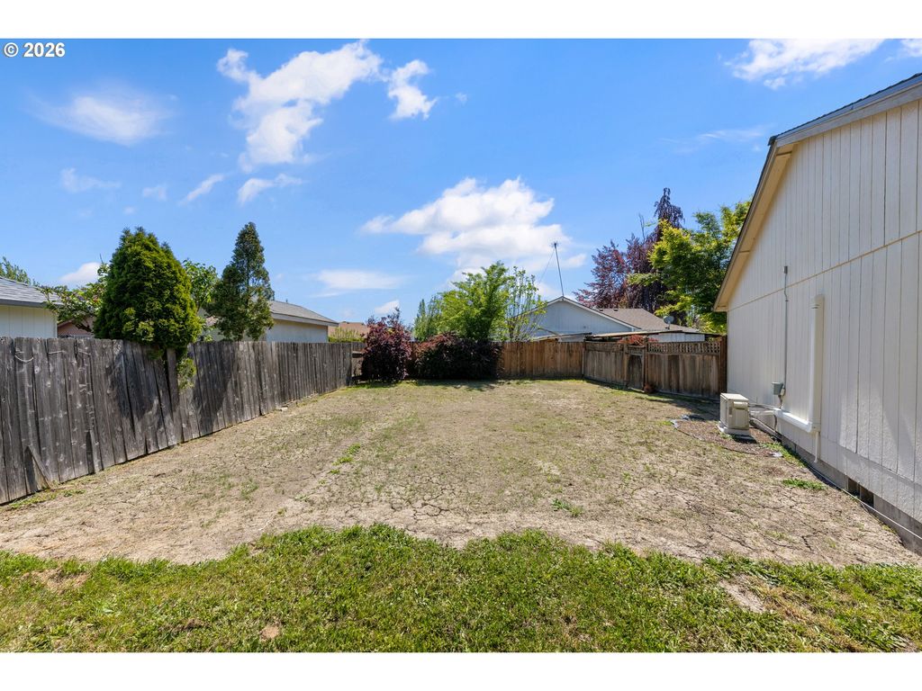 Image 8 of property listing at 920 Sw MYRTLE Ct, Mc Minnville, OR 97128