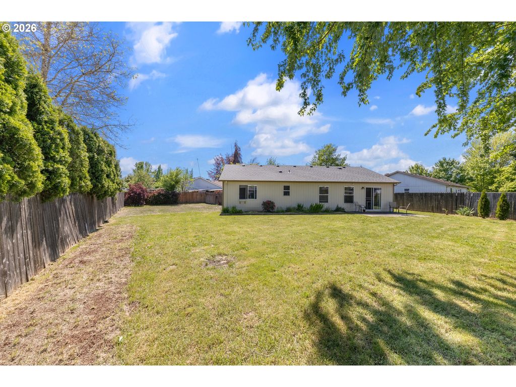 Image 9 of property listing at 920 Sw MYRTLE Ct, Mc Minnville, OR 97128