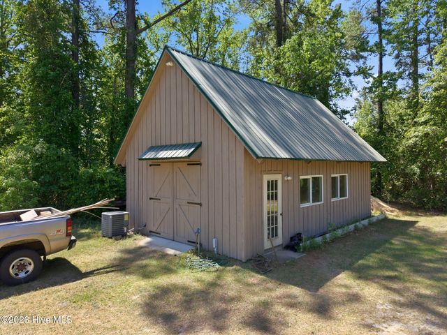 1941 Nc Hwy 133, Rocky Point, NC 28457