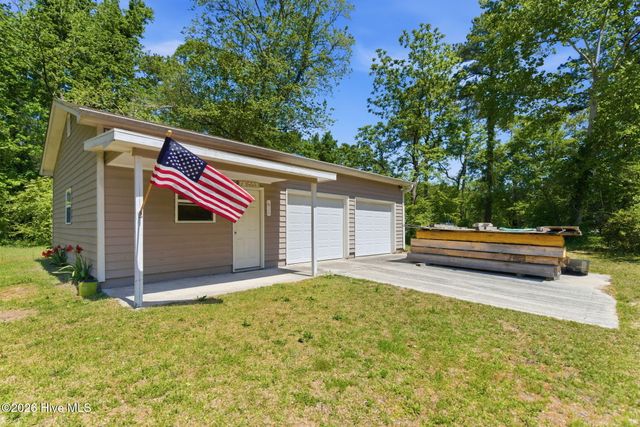 1941 Nc Hwy 133, Rocky Point, NC 28457
