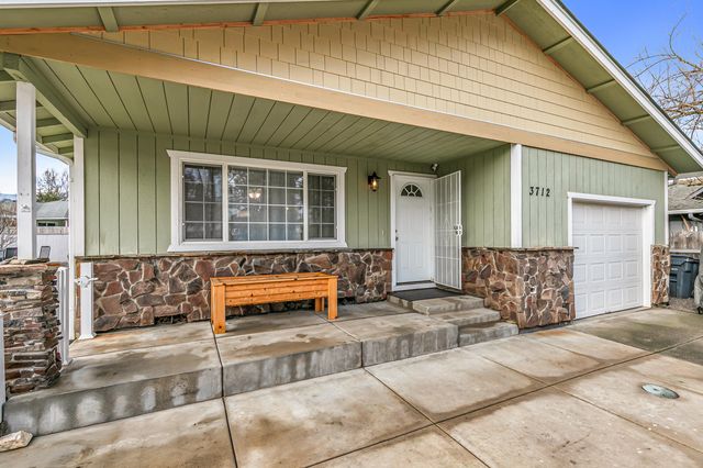 3712 Colver Road, Phoenix, OR 97535
