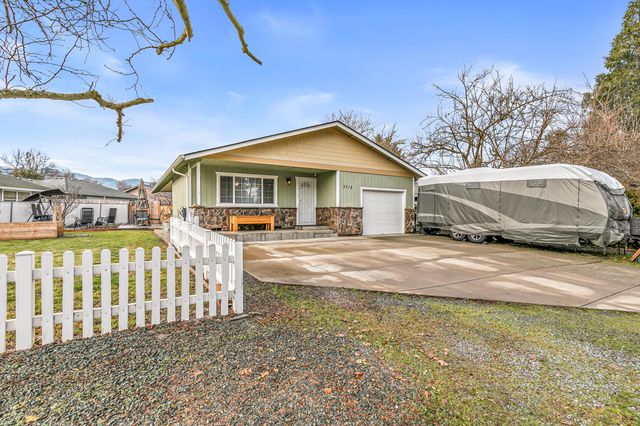 3712 Colver Road, Phoenix, OR 97535