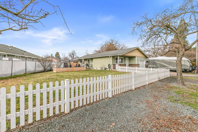3712 Colver Road, Phoenix, OR 97535