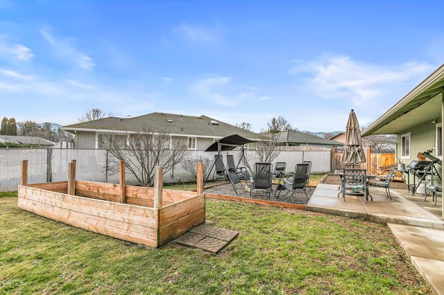 3712 Colver Road, Phoenix, OR 97535