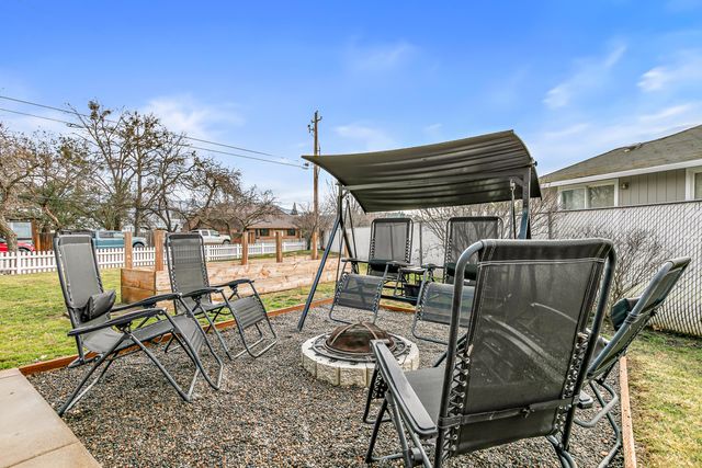 3712 Colver Road, Phoenix, OR 97535