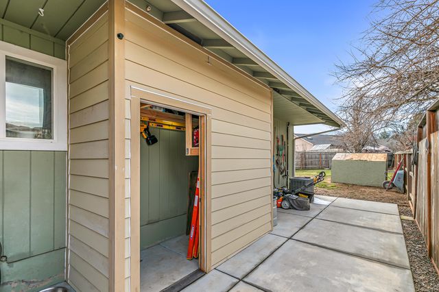 3712 Colver Road, Phoenix, OR 97535