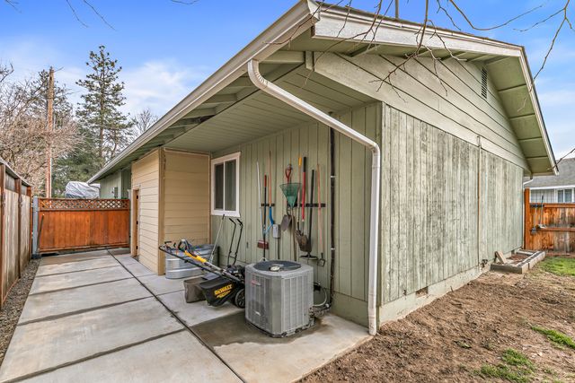 3712 Colver Road, Phoenix, OR 97535