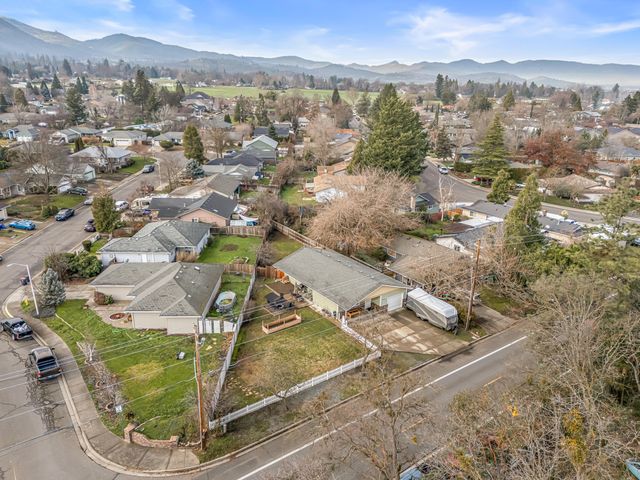 3712 Colver Road, Phoenix, OR 97535