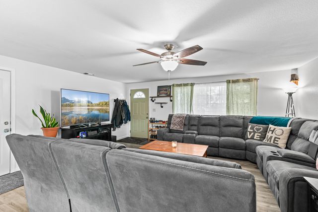 3712 Colver Road, Phoenix, OR 97535