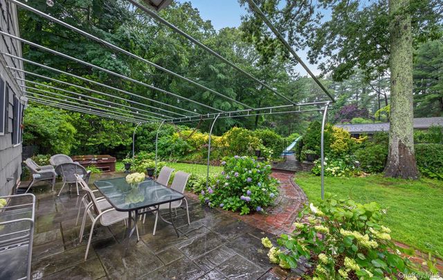 27 Longwood Drive, South Huntington, NY 11746