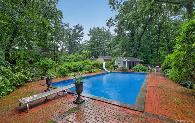 27 Longwood Drive, South Huntington, NY 11746