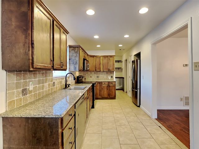 311 Lincolnshire Court, Irving, TX 75061
