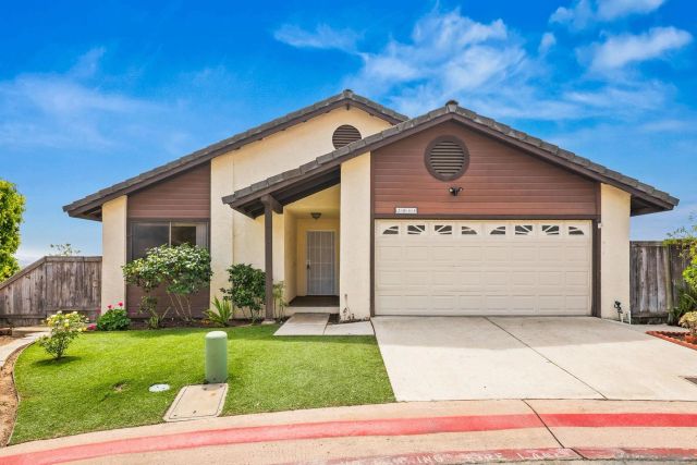 2033 FIESTA GLEN, Escondido, CA 92027