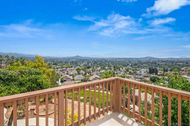 2033 FIESTA GLEN, Escondido, CA 92027