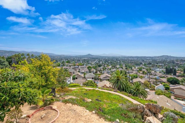 2033 FIESTA GLEN, Escondido, CA 92027
