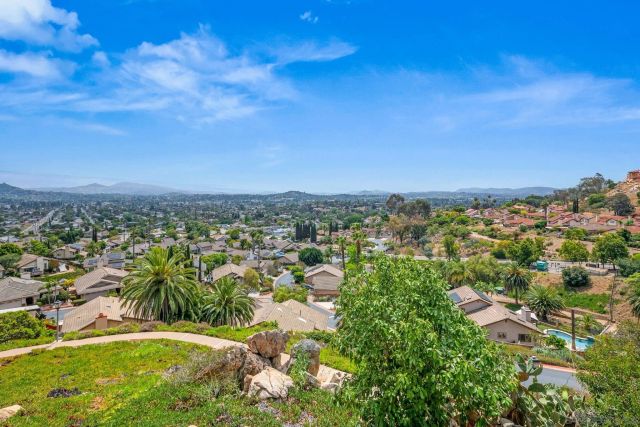 2033 FIESTA GLEN, Escondido, CA 92027