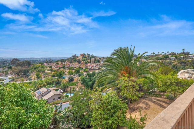 2033 FIESTA GLEN, Escondido, CA 92027