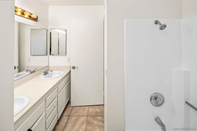 2033 FIESTA GLEN, Escondido, CA 92027