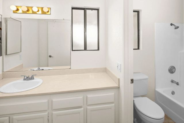 2033 FIESTA GLEN, Escondido, CA 92027
