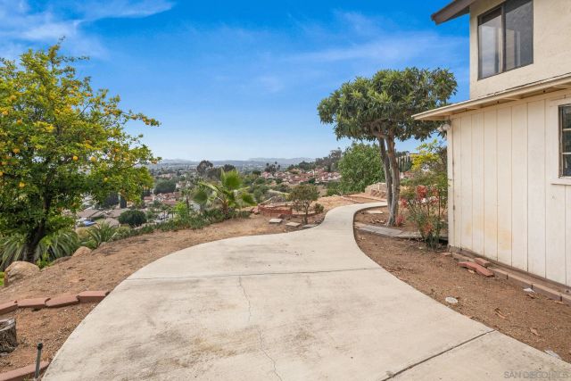 2033 FIESTA GLEN, Escondido, CA 92027
