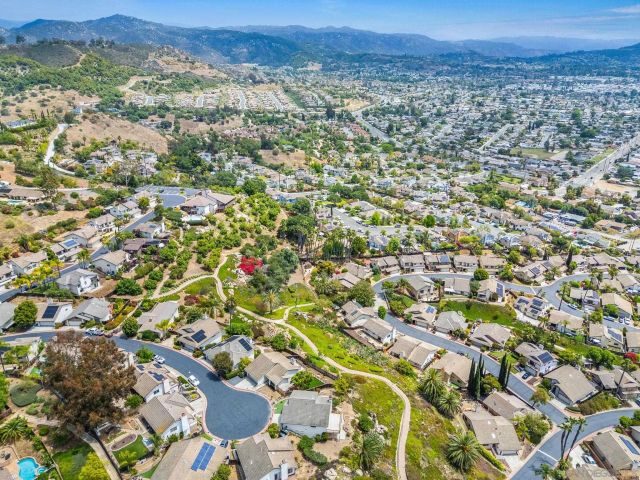 2033 FIESTA GLEN, Escondido, CA 92027