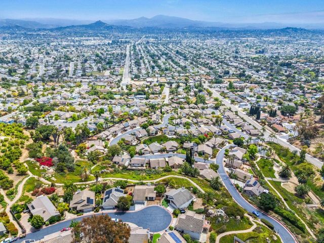 2033 FIESTA GLEN, Escondido, CA 92027