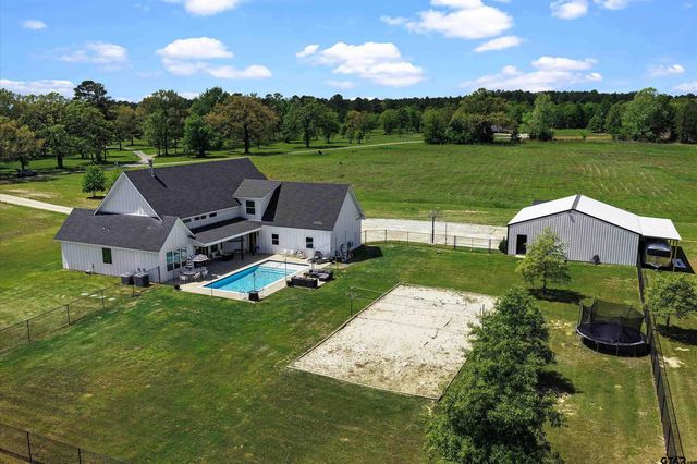136 Clydesdale Ct, Gilmer, TX 75645