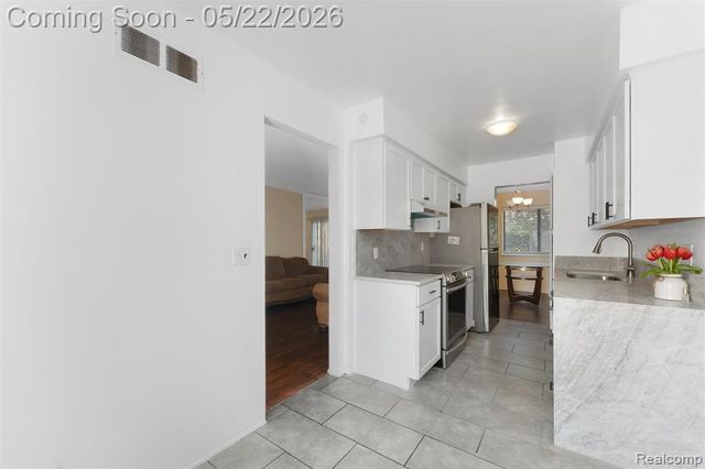 32105 W 12 Mile Road, Farmington, MI 48334