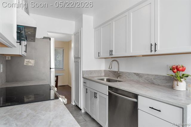 32105 W 12 Mile Road, Farmington, MI 48334