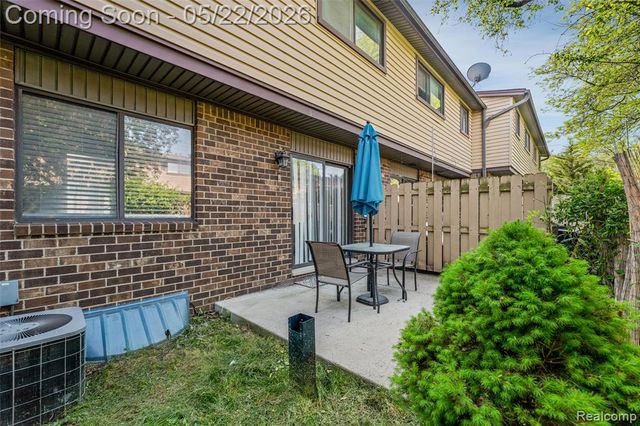 32105 W 12 Mile Road, Farmington, MI 48334