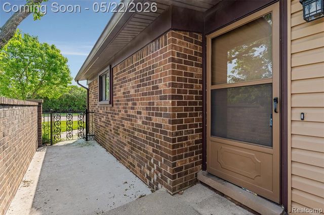 32105 W 12 Mile Road, Farmington, MI 48334