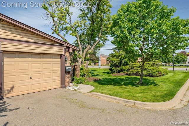 32105 W 12 Mile Road, Farmington, MI 48334