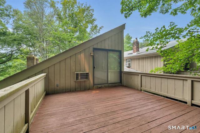 94 Mohawk Trail 94, Guilford, CT 06437