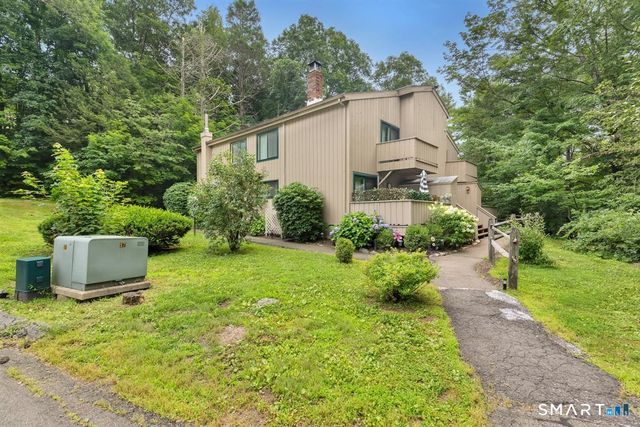 94 Mohawk Trail 94, Guilford, CT 06437