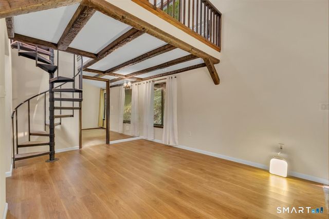 94 Mohawk Trail 94, Guilford, CT 06437