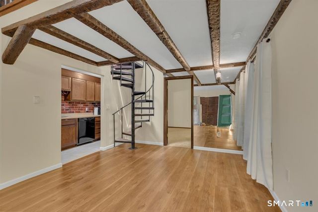 94 Mohawk Trail 94, Guilford, CT 06437