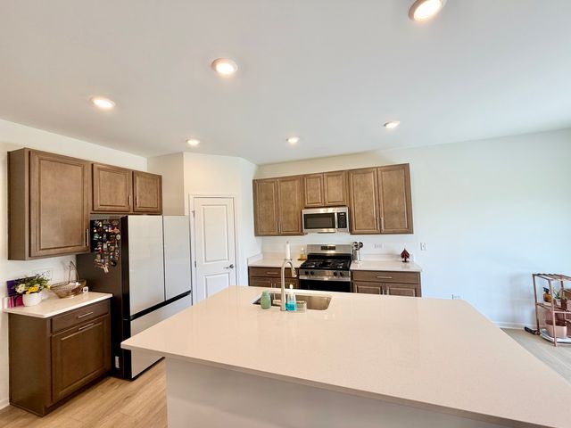331 Red Oak Circle 304, Volo, IL 60020
