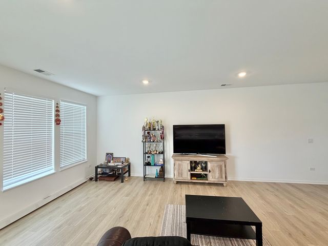 331 Red Oak Circle 304, Volo, IL 60020