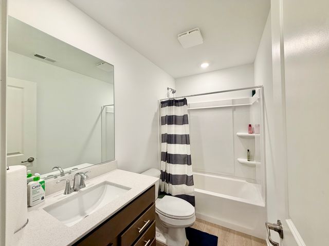 331 Red Oak Circle 304, Volo, IL 60020