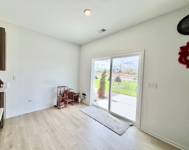 331 Red Oak Circle 304, Volo, IL 60020