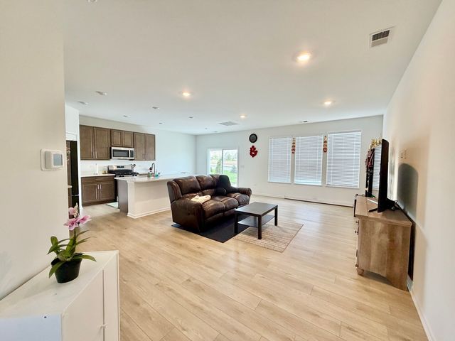 331 Red Oak Circle 304, Volo, IL 60020