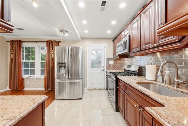 2927 Grand Avenue 16, Baldwin, NY 11510