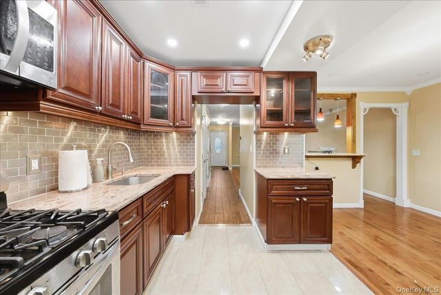 2927 Grand Avenue 16, Baldwin, NY 11510