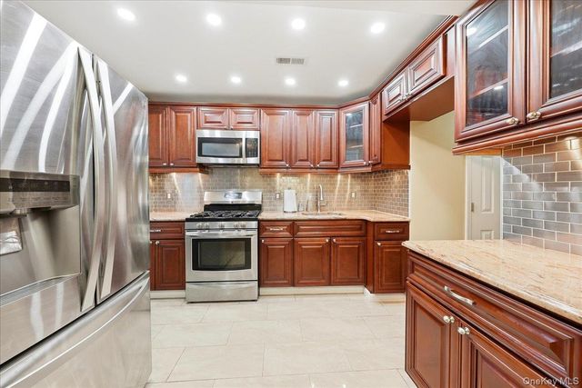 2927 Grand Avenue 16, Baldwin, NY 11510