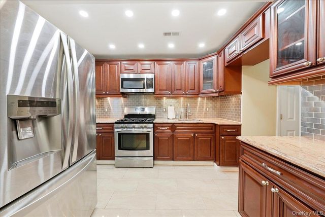 2927 Grand Avenue 16, Baldwin, NY 11510