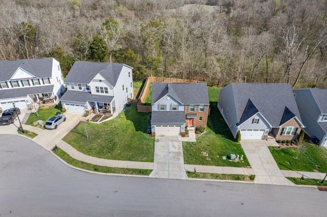 3410 Woodcrest Ct, Columbia, TN 38401