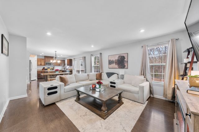 3410 Woodcrest Ct, Columbia, TN 38401