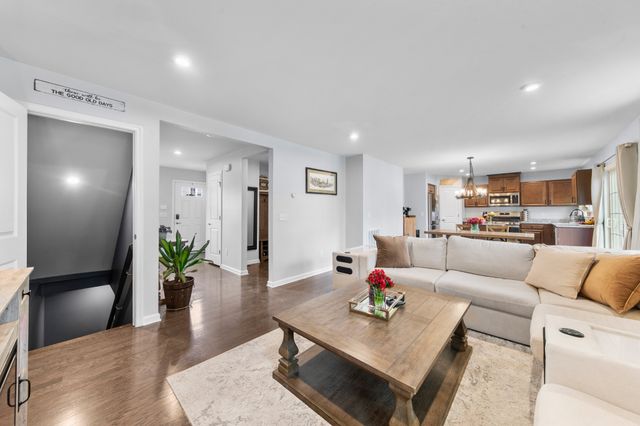 3410 Woodcrest Ct, Columbia, TN 38401