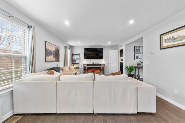 3410 Woodcrest Ct, Columbia, TN 38401