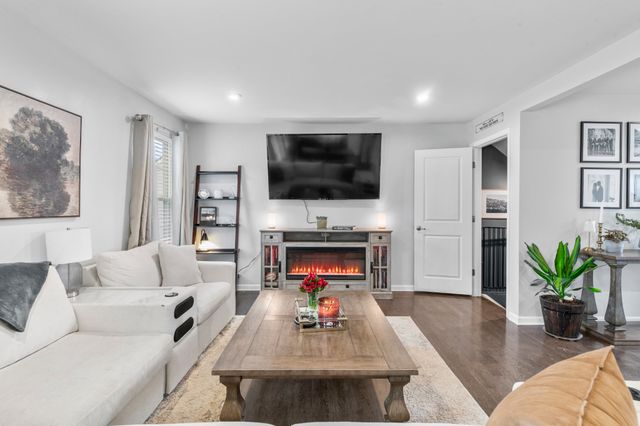 3410 Woodcrest Ct, Columbia, TN 38401